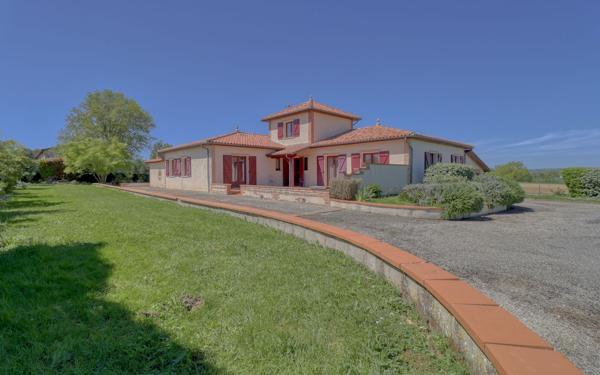 Maison à vendre    6 pièces •  Castelmayran