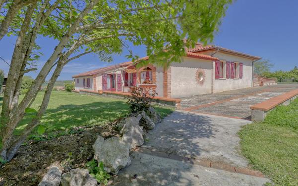 Maison à vendre    6 pièces •  Castelmayran