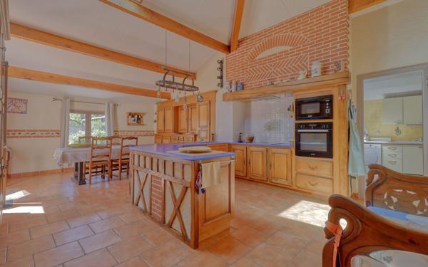 Maison à vendre    6 pièces •  Castelmayran