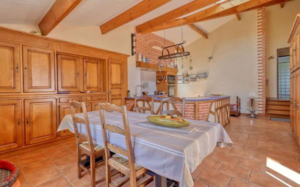 Maison à vendre    6 pièces •  Castelmayran