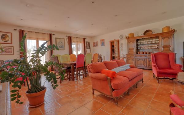 Maison à vendre    6 pièces •  Castelmayran