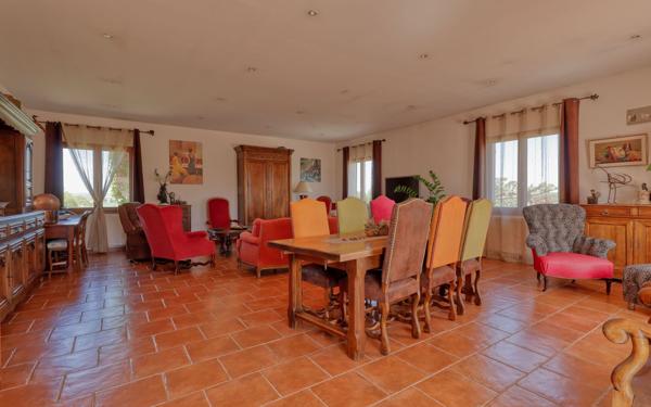 Maison à vendre    6 pièces •  Castelmayran