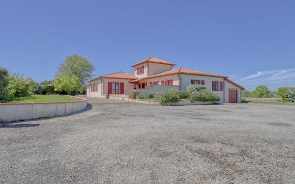 Maison à vendre    6 pièces •  Castelmayran