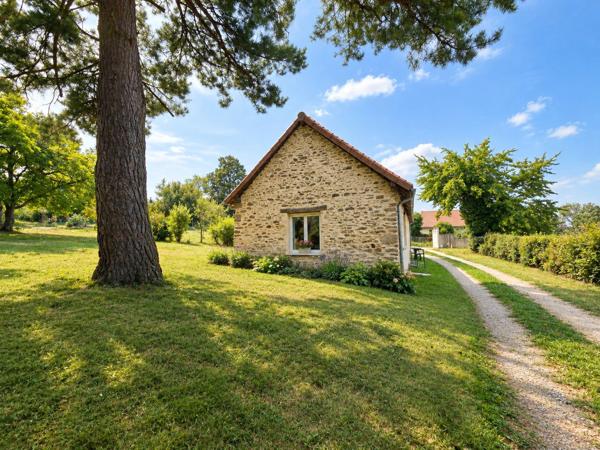 MAGNAC-BOURG – UN ENSEMBLE IMMOBILIER UNIQUE COMPOSÉ DE DEUX MAISONS