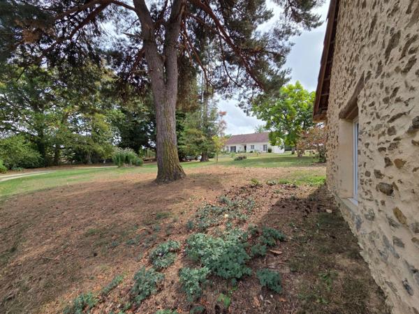MAGNAC-BOURG – UN ENSEMBLE IMMOBILIER UNIQUE COMPOSÉ DE DEUX MAISONS