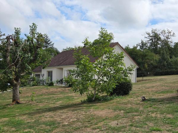 MAGNAC-BOURG – UN ENSEMBLE IMMOBILIER UNIQUE COMPOSÉ DE DEUX MAISONS