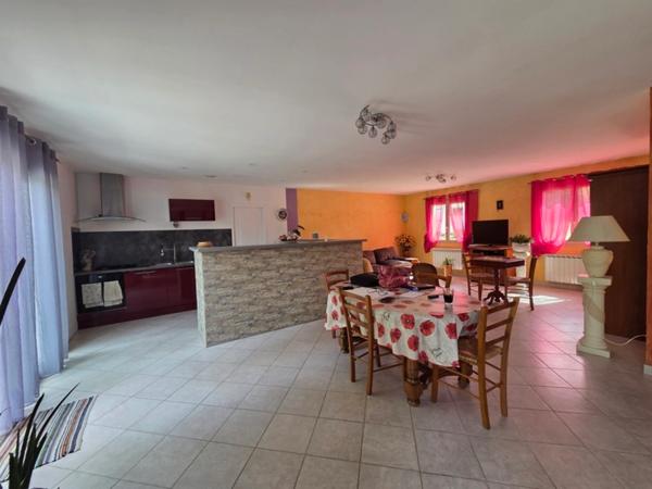 MAGNAC-BOURG – UN ENSEMBLE IMMOBILIER UNIQUE COMPOSÉ DE DEUX MAISONS