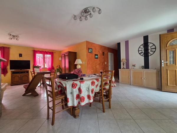 MAGNAC-BOURG – UN ENSEMBLE IMMOBILIER UNIQUE COMPOSÉ DE DEUX MAISONS