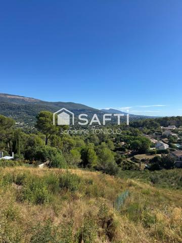 Terrain de 2150 m2 avec permis de construire accordé à Peymeinade