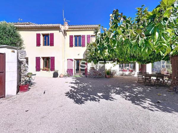En exclusivité maison de village en bord de sorgue