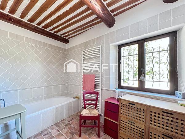 En exclusivité maison de village en bord de sorgue