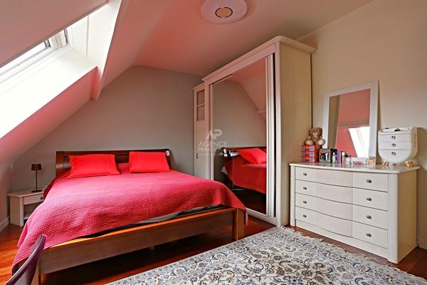 Maison Nanterre 5 pièce(s) 132 m2 925 000 € **  - Référence  15442