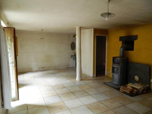 Maison 80M² avec dépendance sur grand terrain plat d'1Hectare