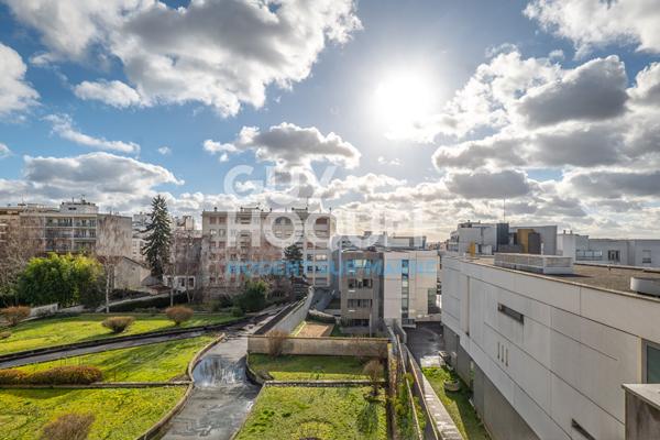 2 Balcon / Ascenseur / Parking