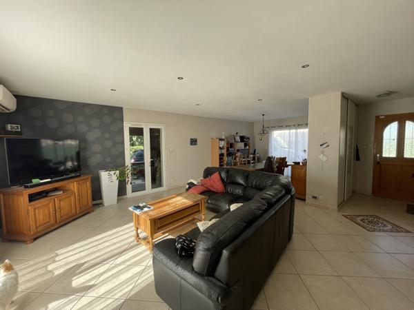 Bérat (31370) Villa de 2004 de 118m2 + 100m2 de combles aménageables sur terrain boisé avec piscine et garages.