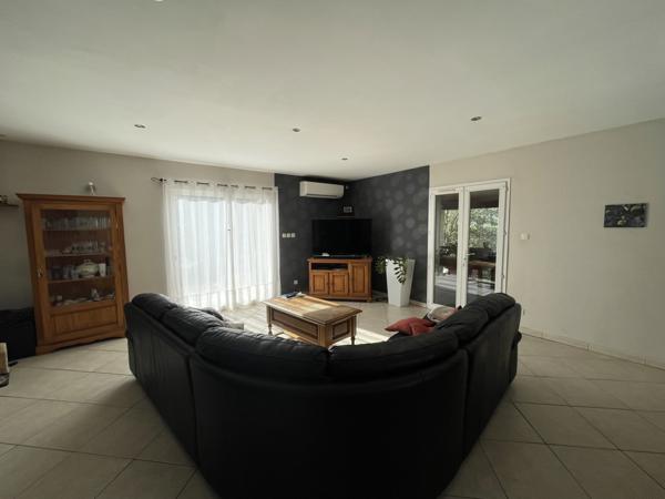 Bérat (31370) Villa de 2004 de 118m2 + 100m2 de combles aménageables sur terrain boisé avec piscine et garages.