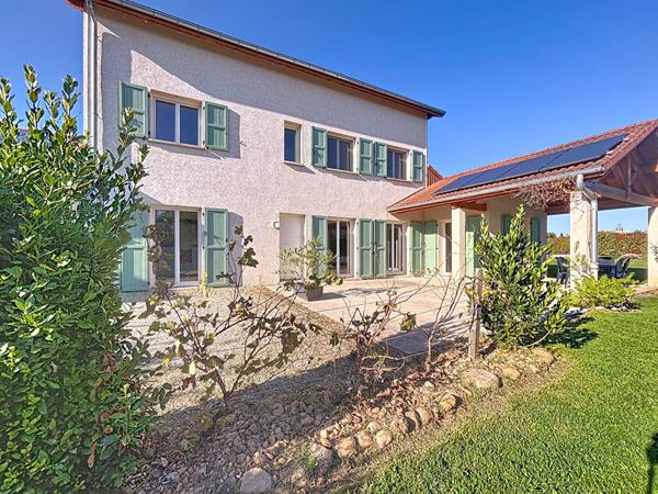 Maison contemporaine de 190 m² sur 1100 m² de terrain avec piscine et haute performance énergétique