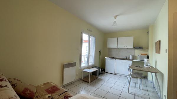 Studio
                                                                                                                                                                                                                                                                                                                        1 pièce(s)                                                                                                                                                                                                                                                                                                                              19.55  m²