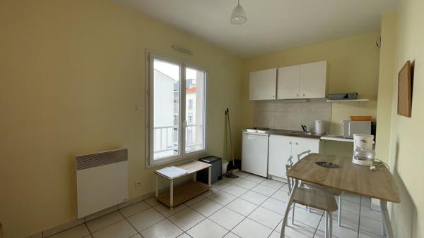 Studio
                                                                                                                                                                                                                                                                                                                        1 pièce(s)                                                                                                                                                                                                                                                                                                                              19.55  m²