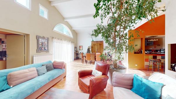 Maison familiale 6 pièces avec jardin, piscine et dépendance Cournonterral