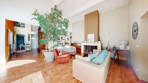 Maison familiale 6 pièces avec jardin, piscine et dépendance Cournonterral