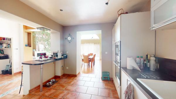 Maison familiale 6 pièces avec jardin, piscine et dépendance Cournonterral