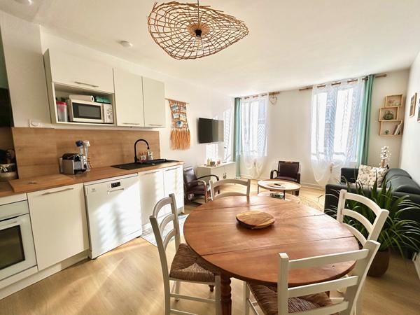 Appartement - T2 bis - 50m2 - Marché central La Rochelle 299 000 € **  - Référence  MR756E