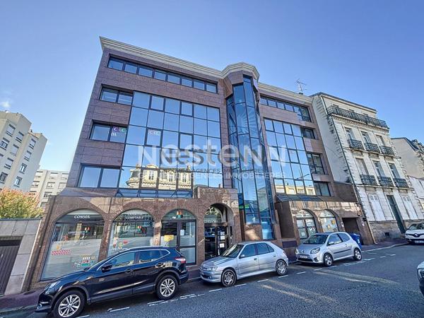 Bureaux Limoges centre ville, proximité gare des Bénédictins, Limoges 242 m2, 2 places de parking, ascenseur.
