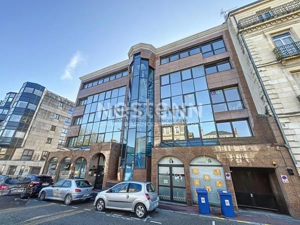 Bureaux Limoges centre ville, proximité gare des Bénédictins, Limoges 242 m2, 2 places de parking, ascenseur.