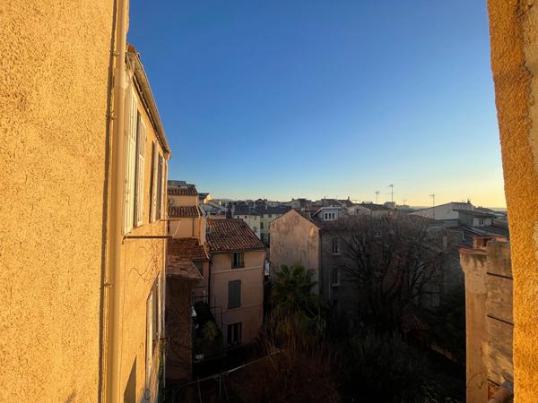 A LOEUR - APPARTEMENT - TYPE 2/3 - 65 M² - CENTRE VILLE HISTORIQUE