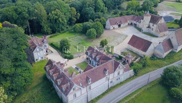 RARE ENSEMBLE IMMOBILIER, en partie classé Monument Historique, DANS LE PERCHE