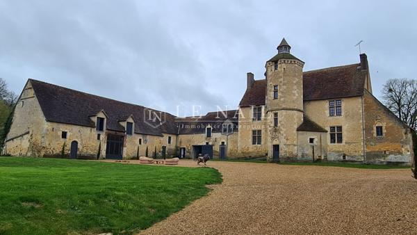 RARE ENSEMBLE IMMOBILIER, en partie classé Monument Historique, DANS LE PERCHE