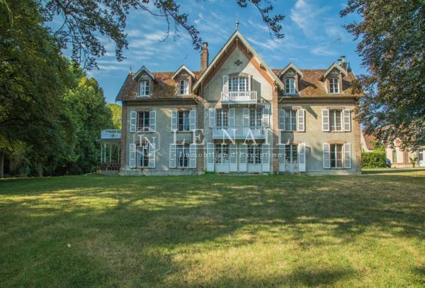 RARE ENSEMBLE IMMOBILIER, en partie classé Monument Historique, DANS LE PERCHE