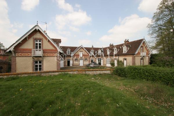 RARE ENSEMBLE IMMOBILIER, en partie classé Monument Historique, DANS LE PERCHE