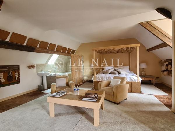 RARE ENSEMBLE IMMOBILIER, en partie classé Monument Historique, DANS LE PERCHE