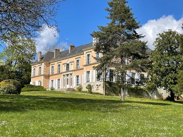 Beau château à vendre dans le Poitou.