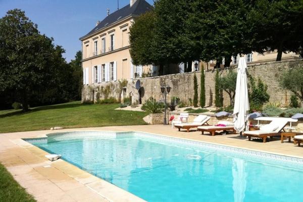 Beau château à vendre dans le Poitou.
