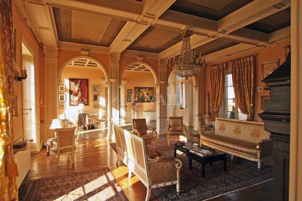 Beau château à vendre dans le Poitou.