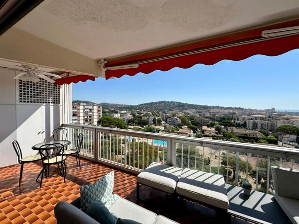 SUPERBE APPARTEMENT DE 63 M2 AVEC GRANDE TERRASSE ET VUE MER