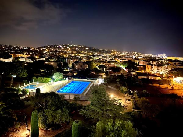 SUPERBE APPARTEMENT DE 63 M2 AVEC GRANDE TERRASSE ET VUE MER