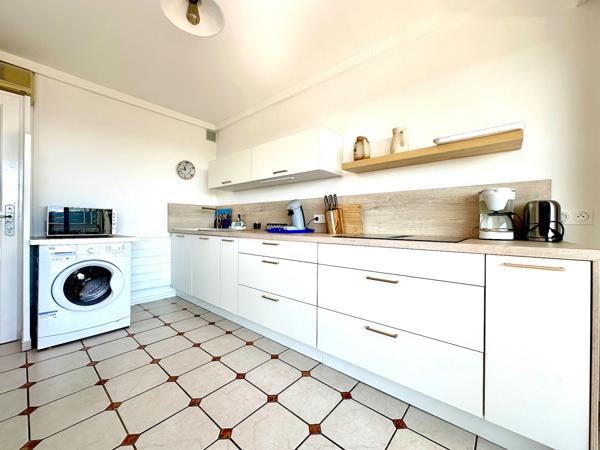 SUPERBE APPARTEMENT DE 63 M2 AVEC GRANDE TERRASSE ET VUE MER