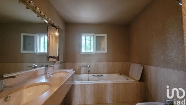 Maison 5 pièces de 160 m² à Carpentras (84200)