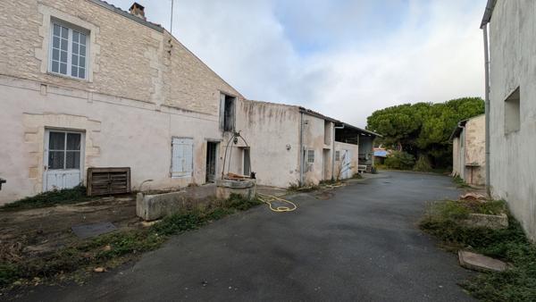 Maison  4 pièce(s)  3 chambre(s)  330 m²