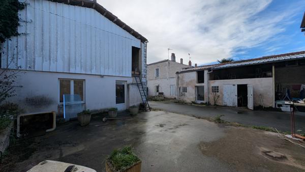 Maison  4 pièce(s)  3 chambre(s)  330 m²