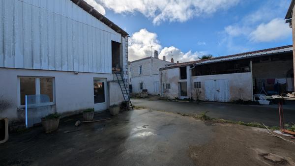 Maison  4 pièce(s)  3 chambre(s)  330 m²