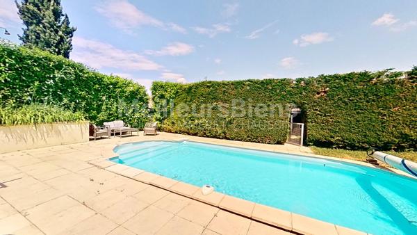 Maison avec une activité chenil