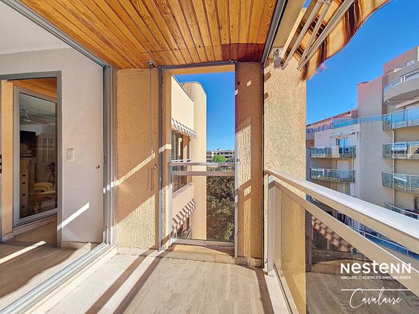 Dernier étage pour cet appartement au centre ville de Cavalaire-sur-Mer 4 pièces environ 100 m² avec 3 terrasses et stationnement