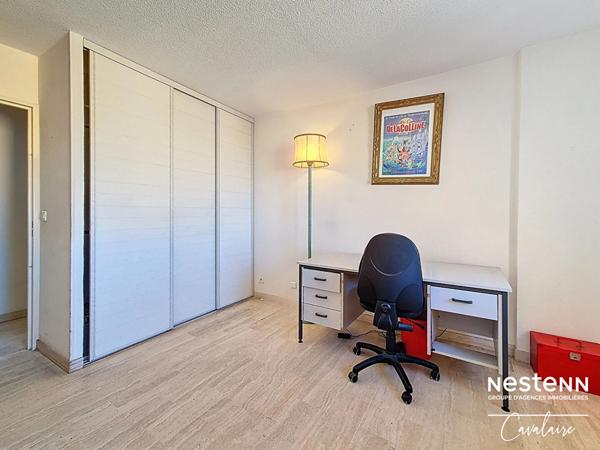 Dernier étage pour cet appartement au centre ville de Cavalaire-sur-Mer 4 pièces environ 100 m² avec 3 terrasses et stationnement