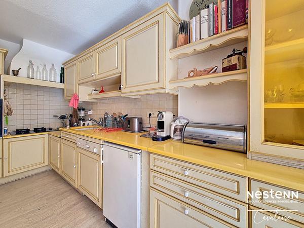 Dernier étage pour cet appartement au centre ville de Cavalaire-sur-Mer 4 pièces environ 100 m² avec 3 terrasses et stationnement