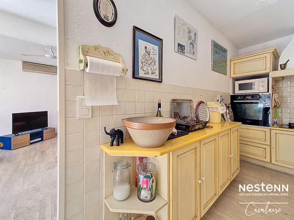 Dernier étage pour cet appartement au centre ville de Cavalaire-sur-Mer 4 pièces environ 100 m² avec 3 terrasses et stationnement